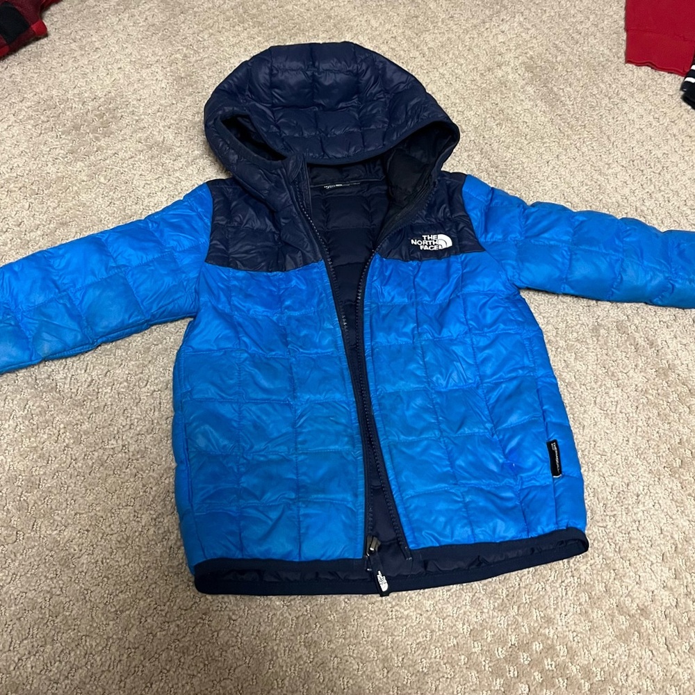 4T Northface Thermoball hooded jacket